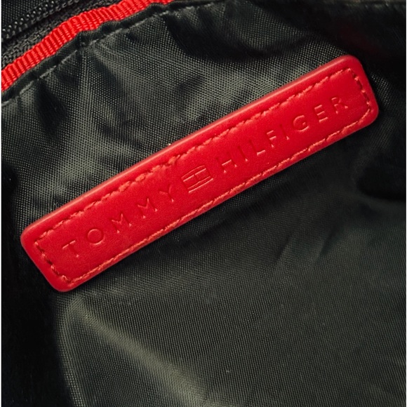 TOMMY HILFIGER BLACK BOWLER SATCHEL - Picture 7 of 7